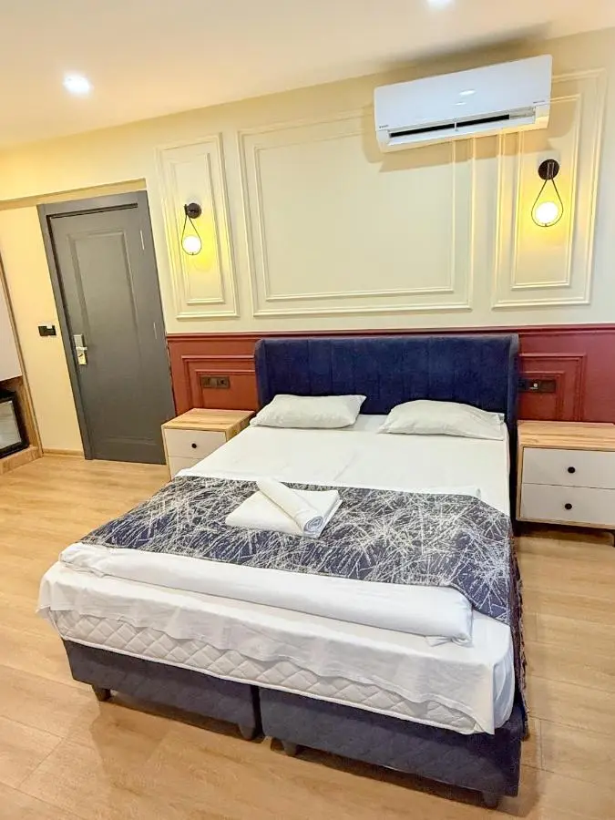 The Reina Hotel