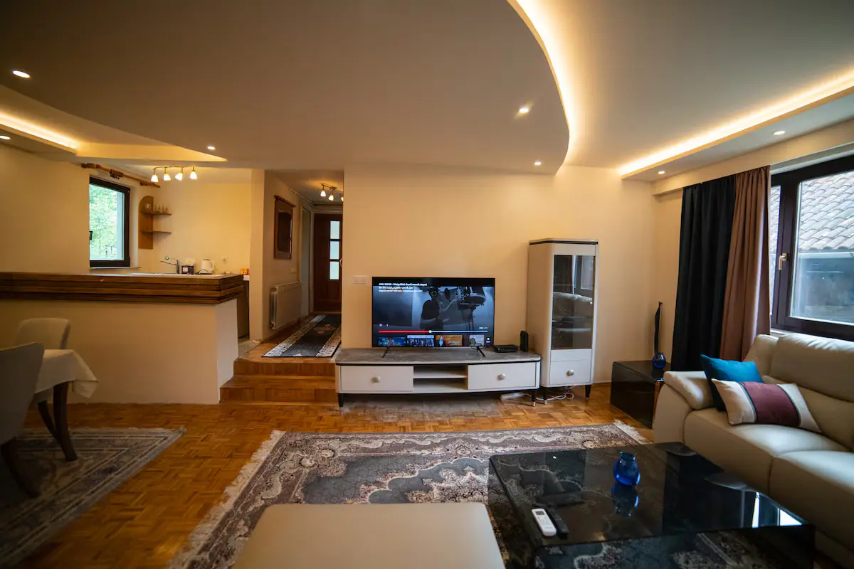luxurious villa with 2000 m backyard to river side