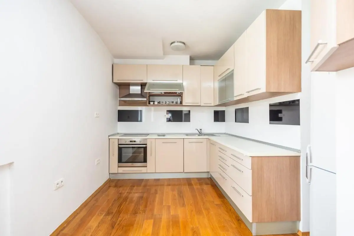 Spacious Apartment in Downtown
