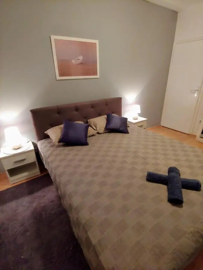 Apartments Tulipan - with free private parking garage
