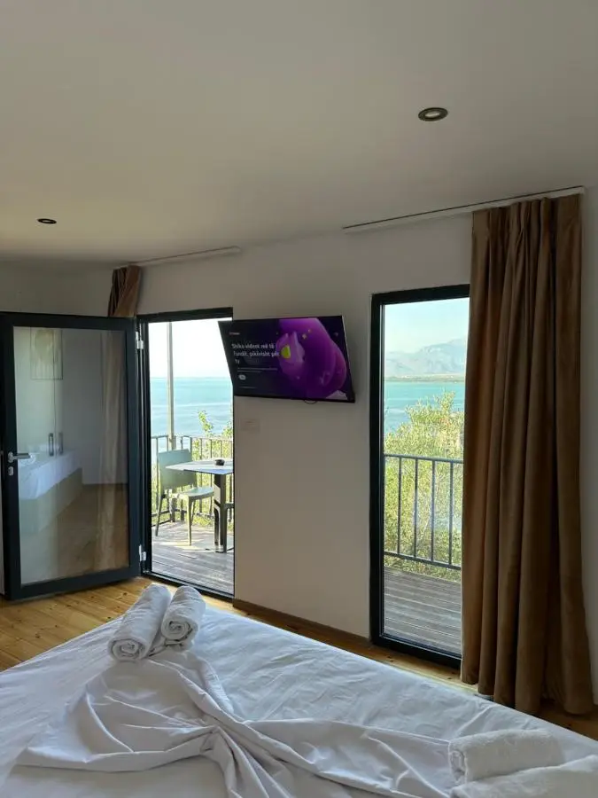 Lake Escape Villa Shirokë