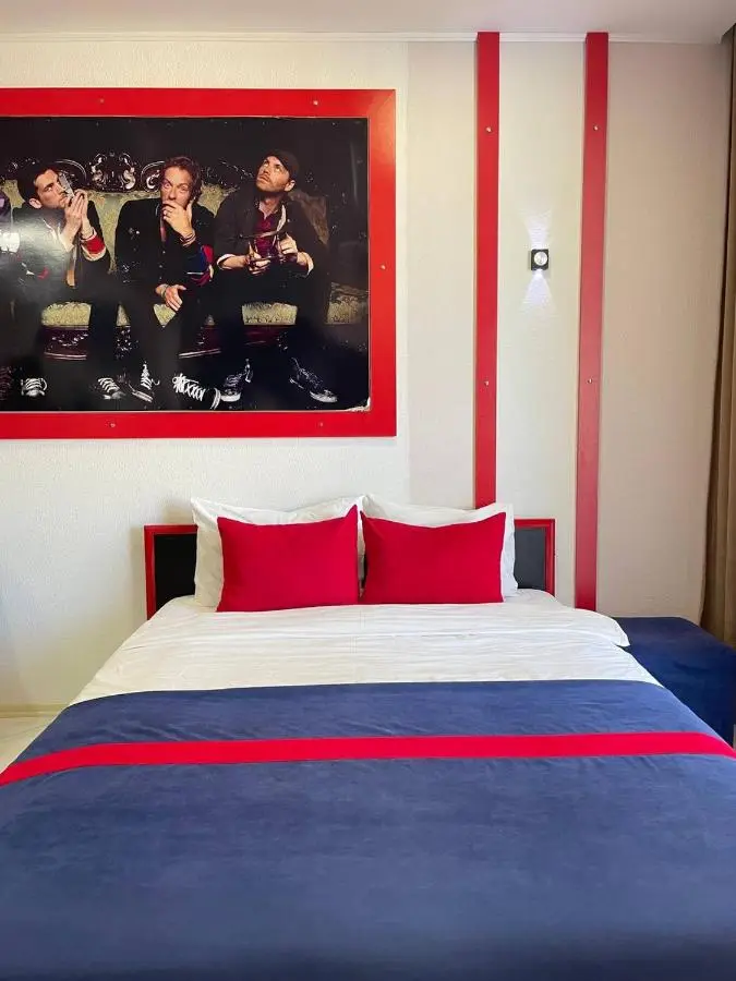 Rock Hotel First Line