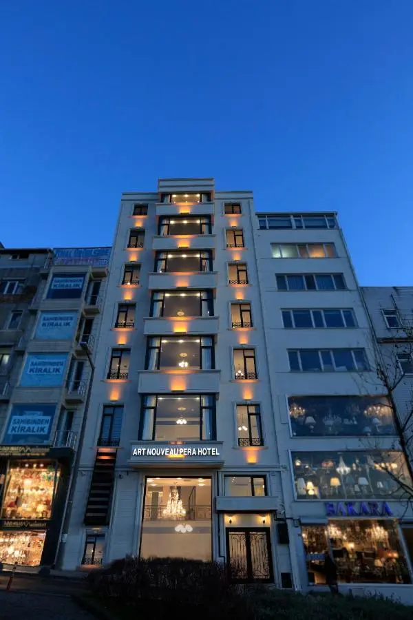 Art Nouveau Pera