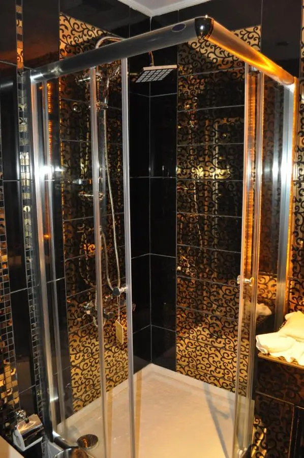 Bab-i Zer Hotel