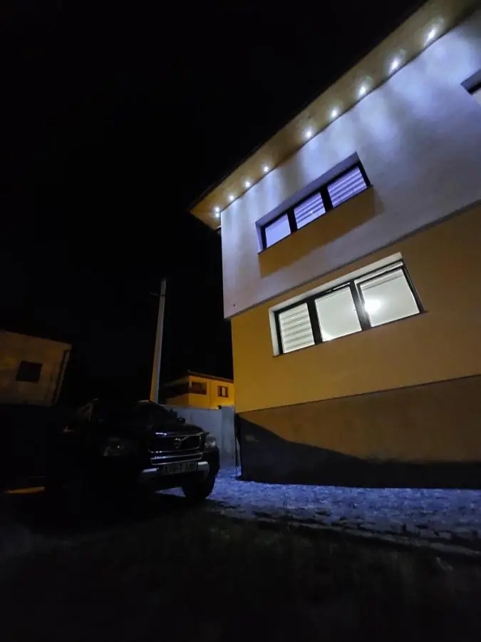 La Luna - FREE PRIVATE PARKING