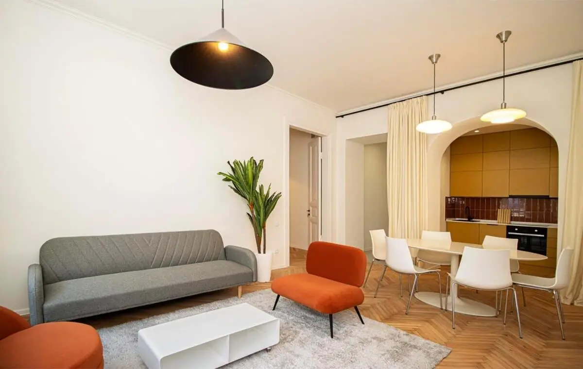 Chic 3BR Apt Near Fabrika - By Wehost