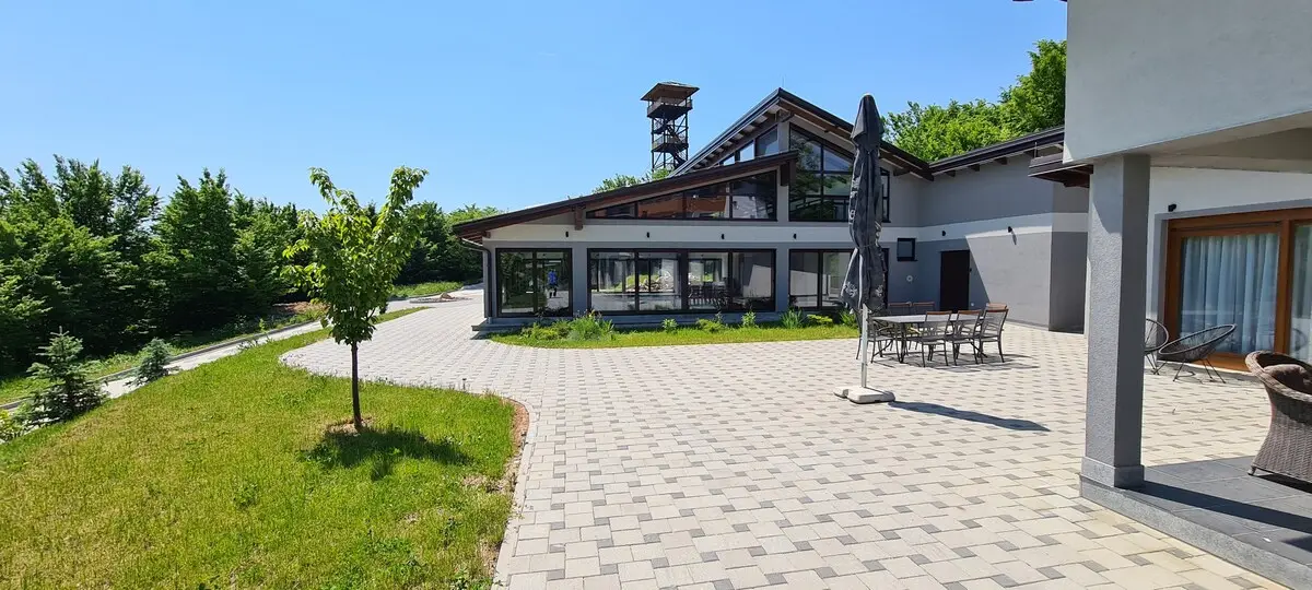 Ground floor, 3BDR, shared pool