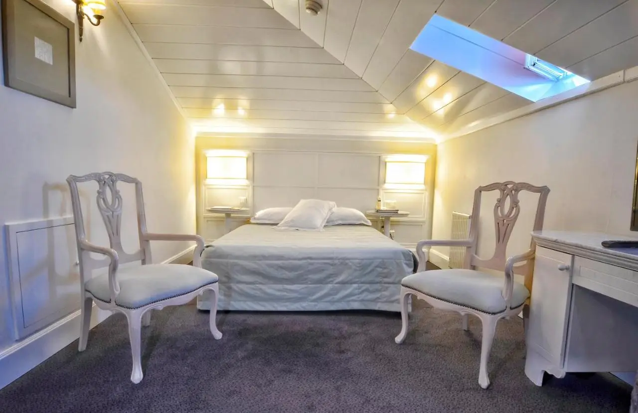 Kar's Hotel