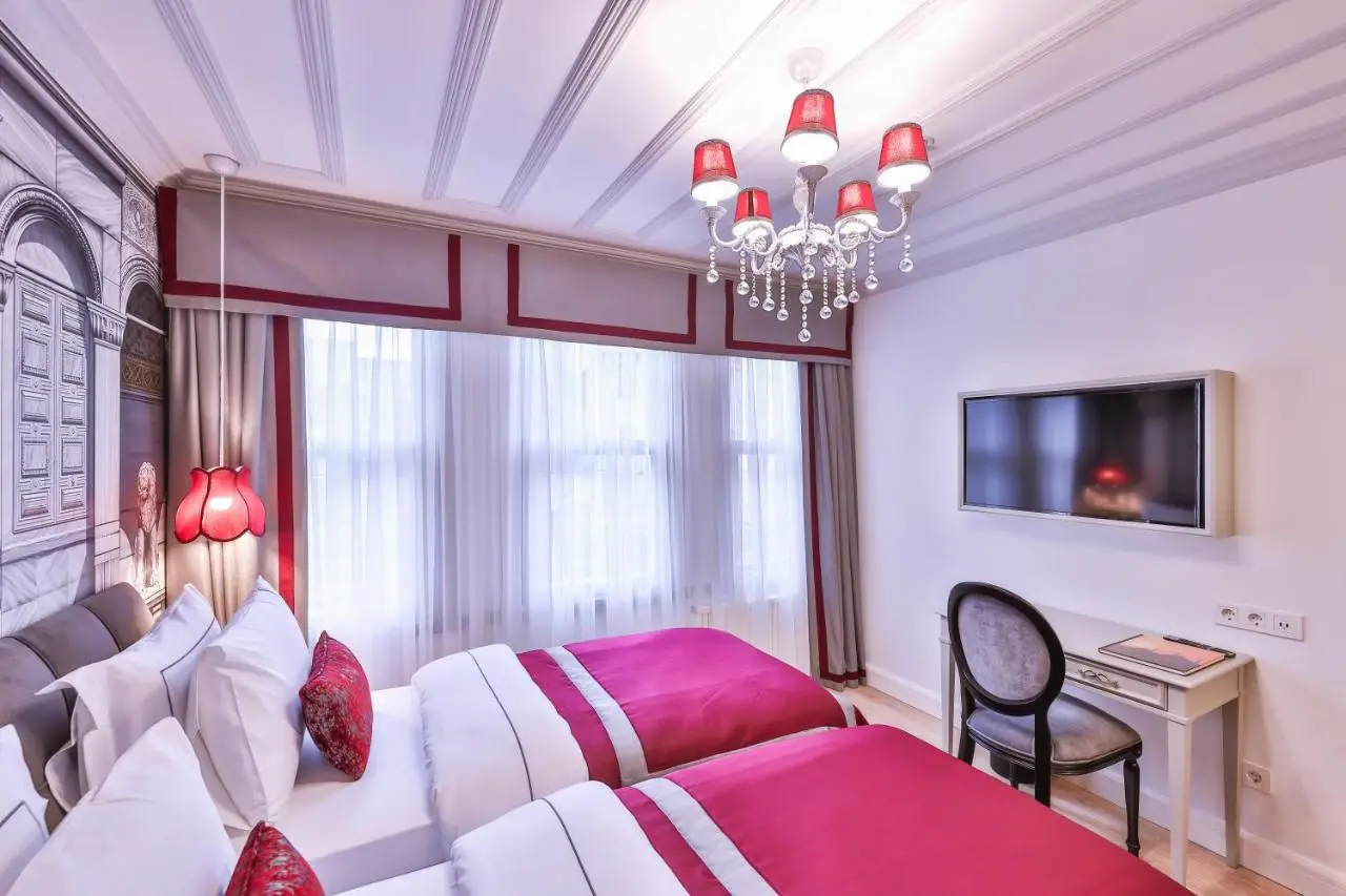 9 Doors Hotel