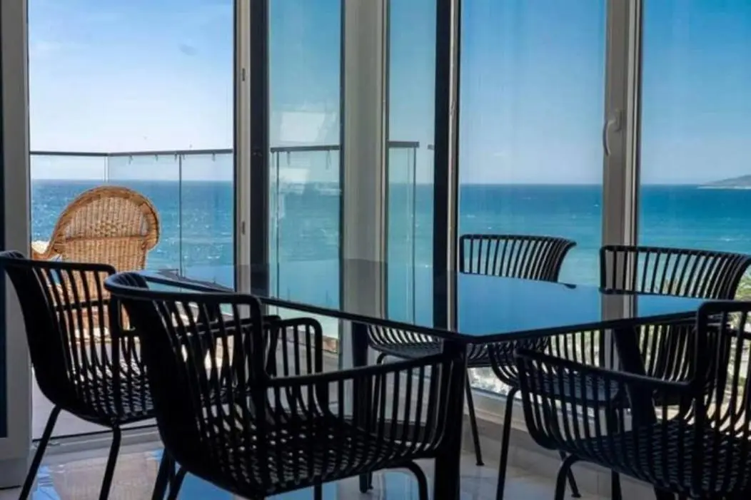 Beachfront Apartments- Horizon Residence
