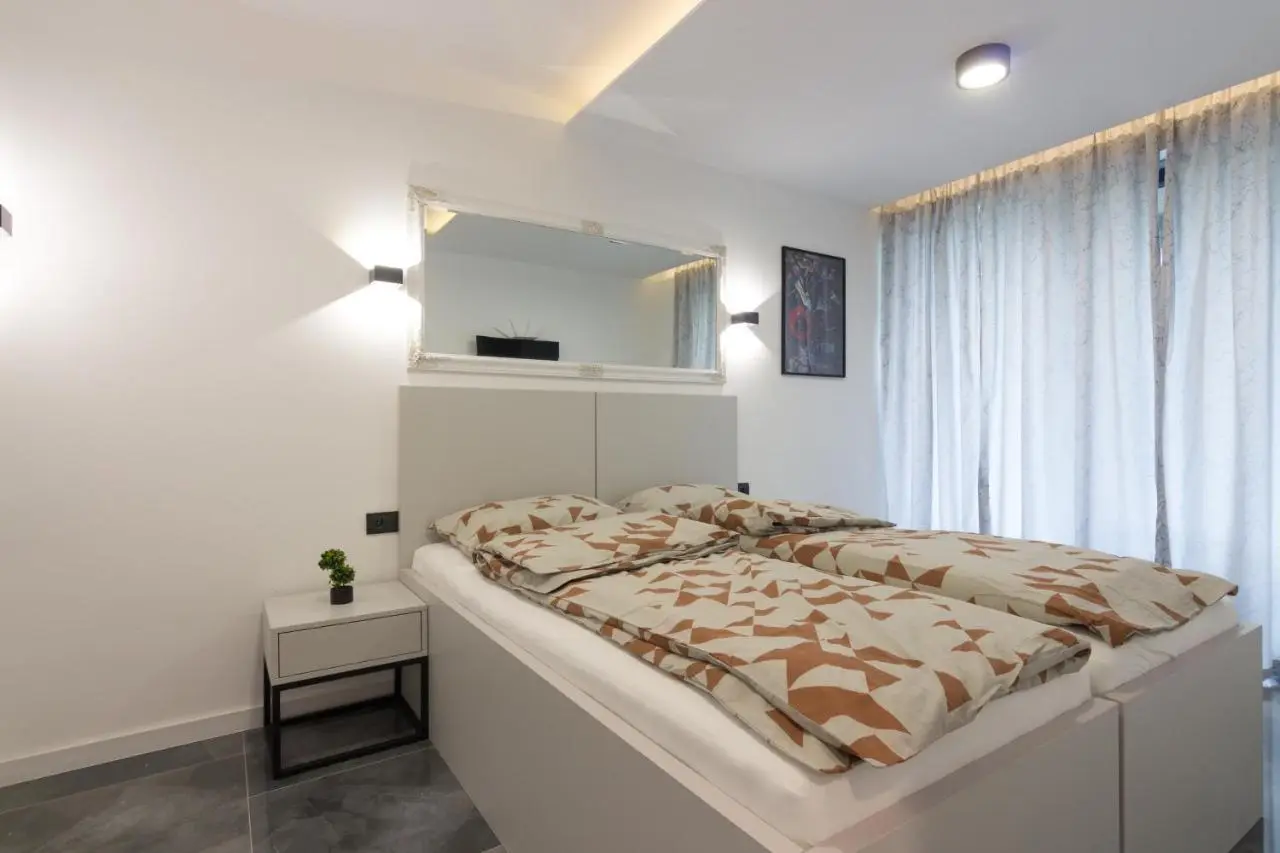 Deluxe Feliciano Apartments