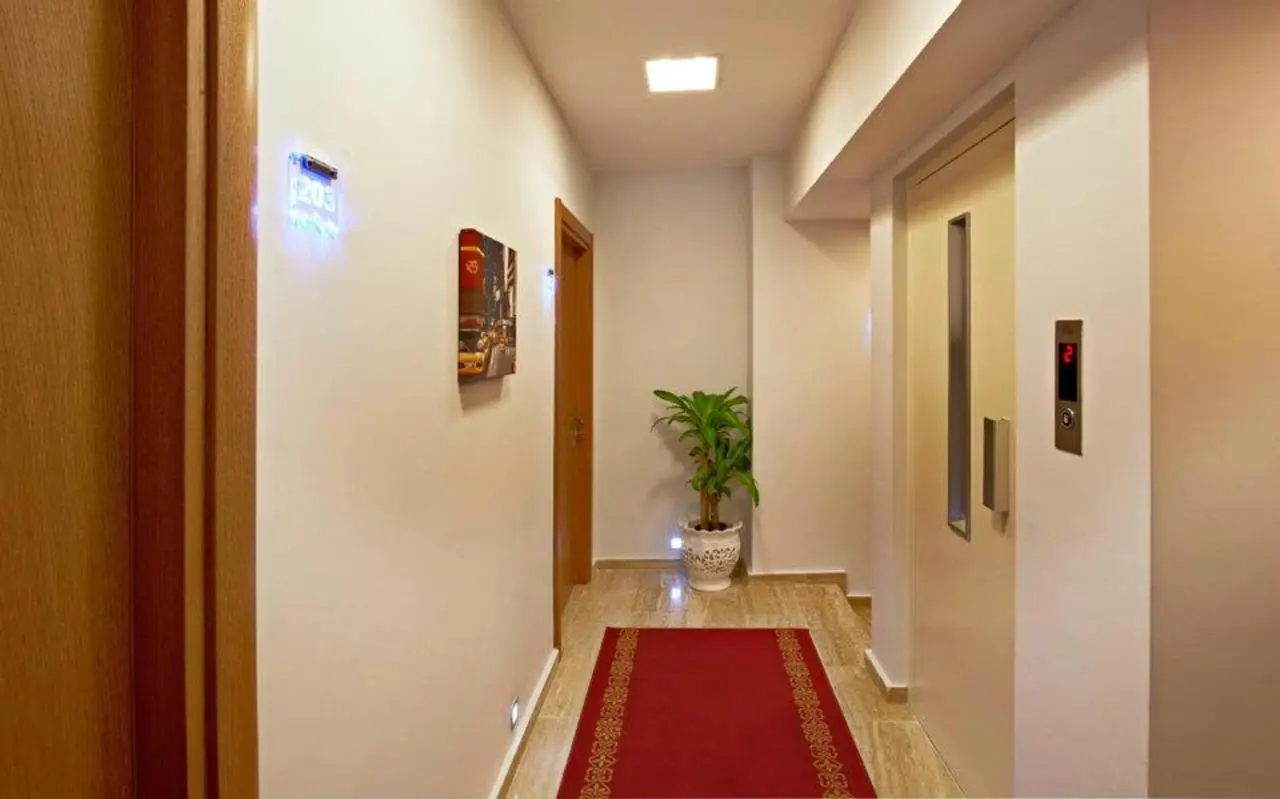 Retropera Hotel