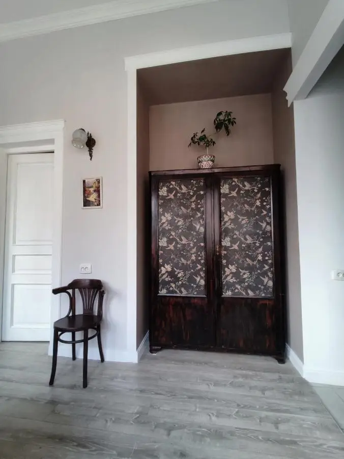 9 Doors