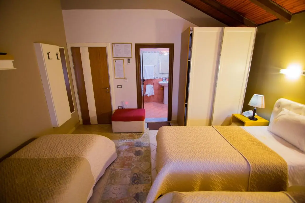 DEA Hotel 2002