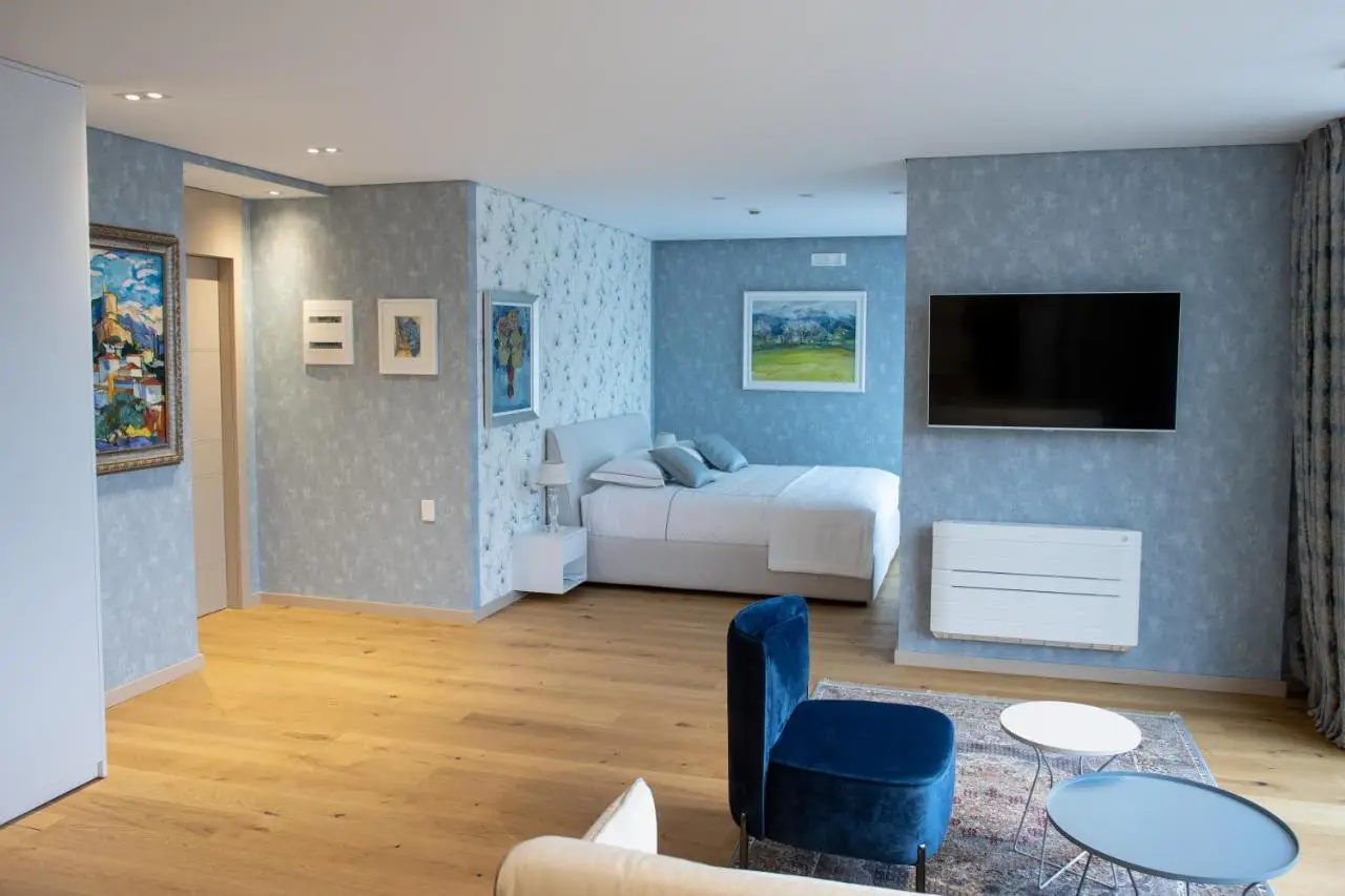 Seven Luxury Suites