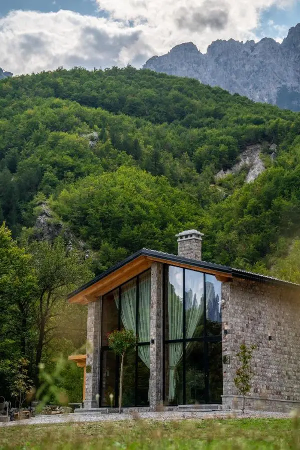 Villa Ujëvara e vogël