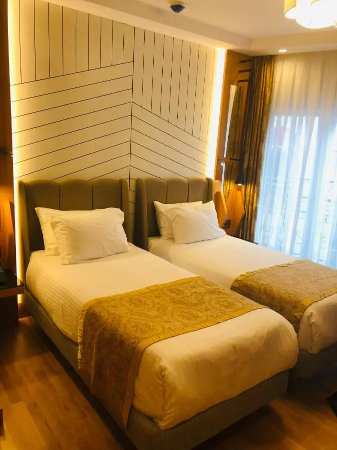 Maywood Hotel