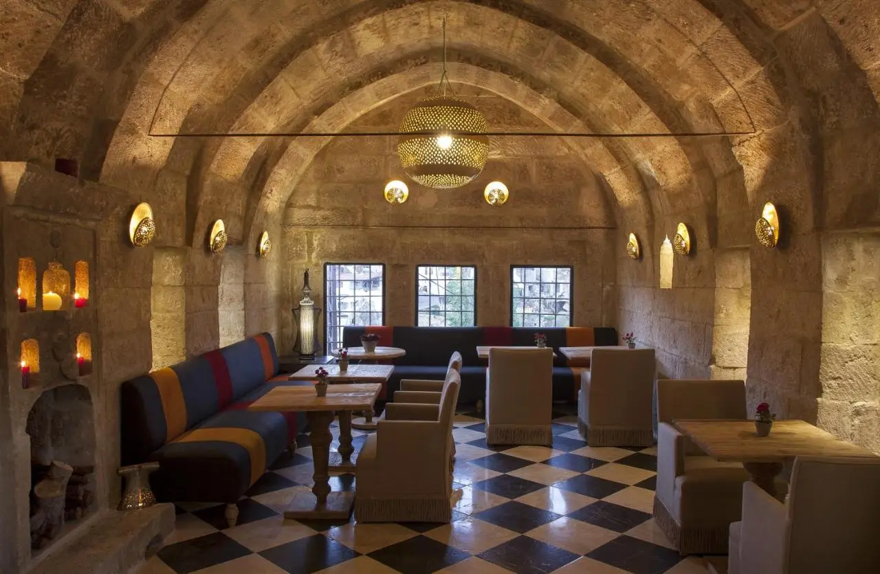 Hezen Cave Hotel
