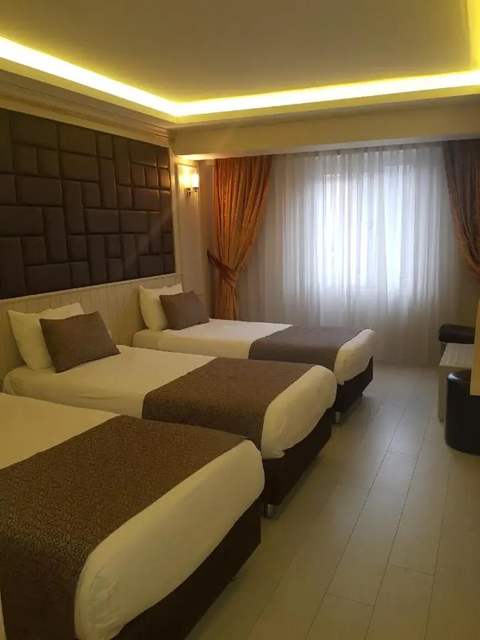 Martinenz Hotel Old City