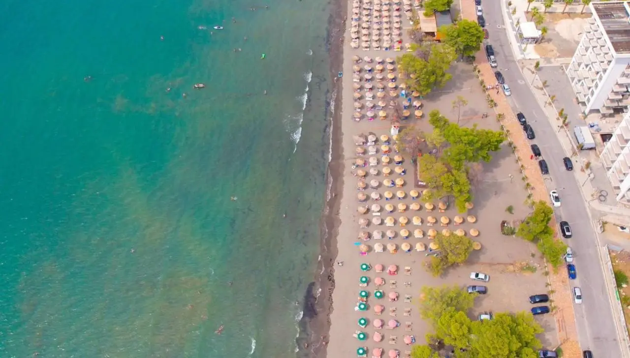 Frojd Kune Resort & Beach Hotel