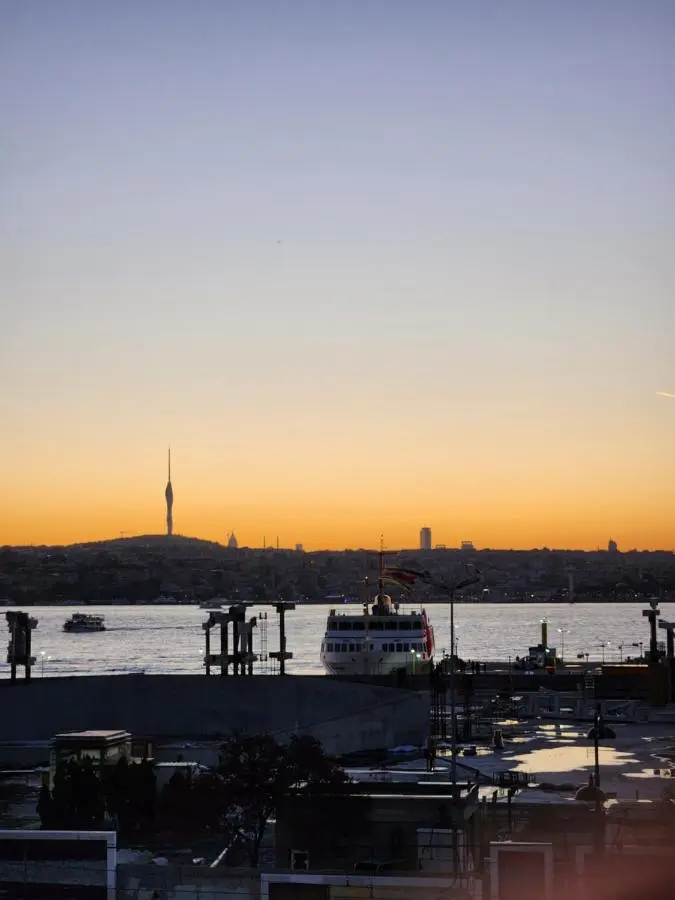 Stunning 1BR w Sea View close to Galataport !