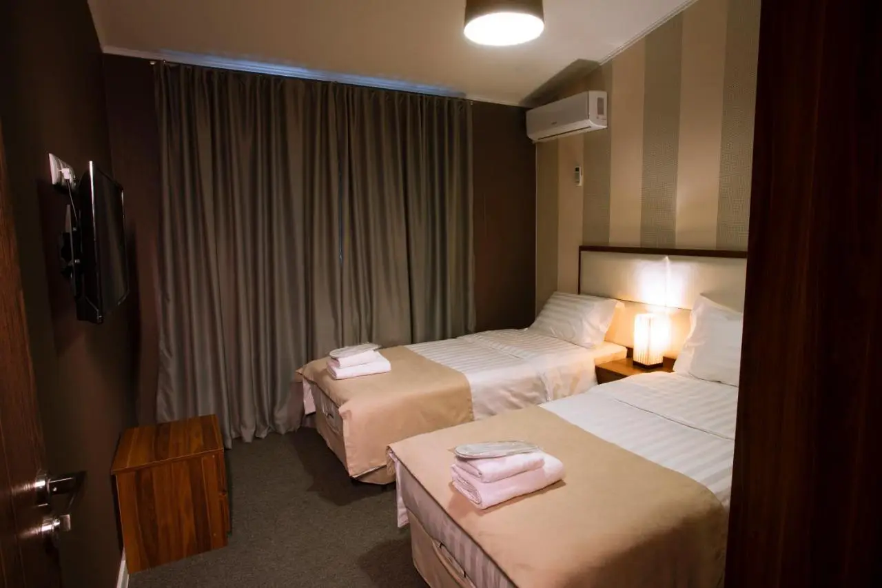 Apart Hotel West