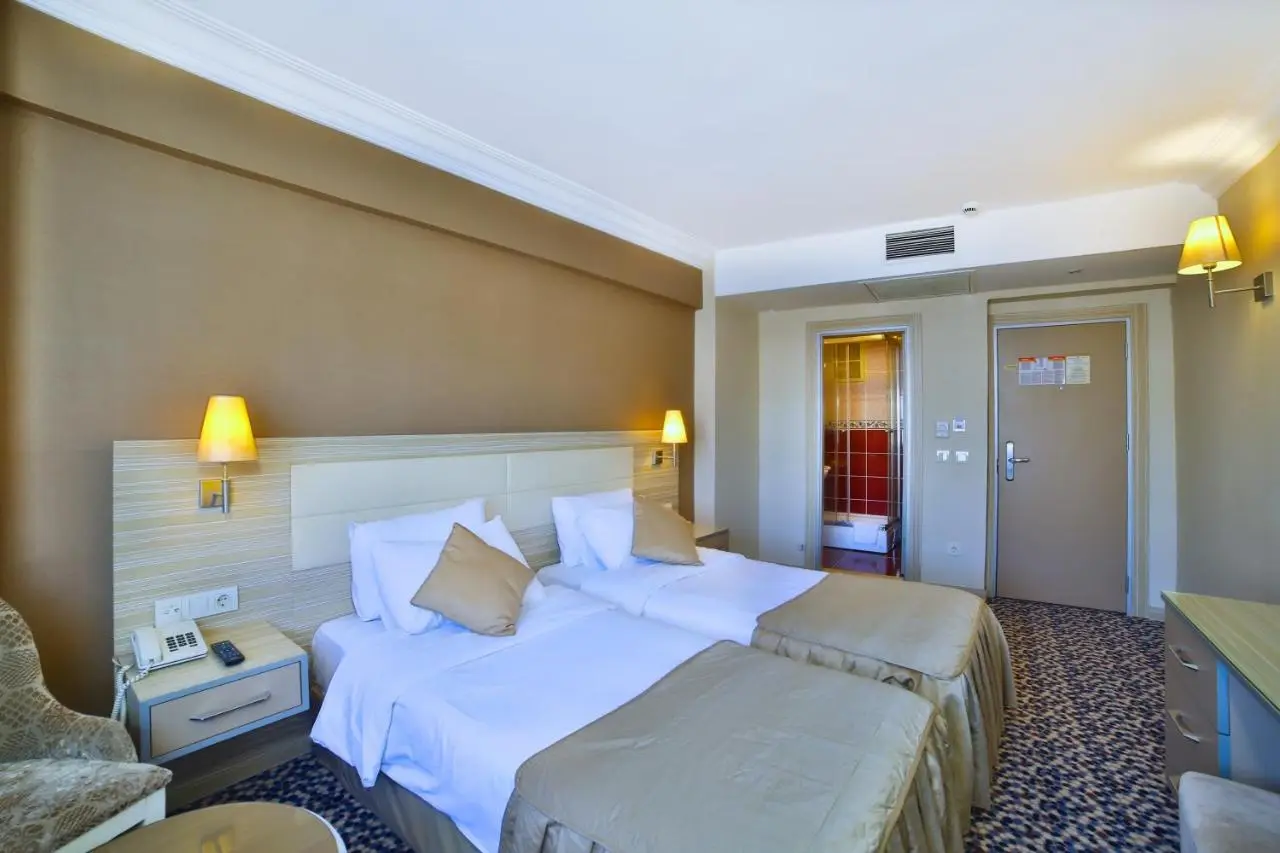 Hotel Grand Emin