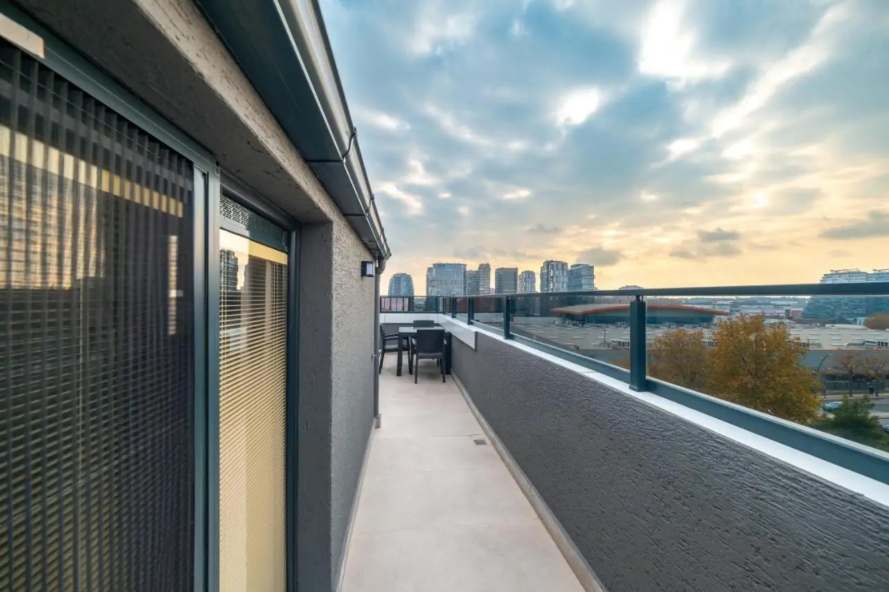 Luxury Life Suites