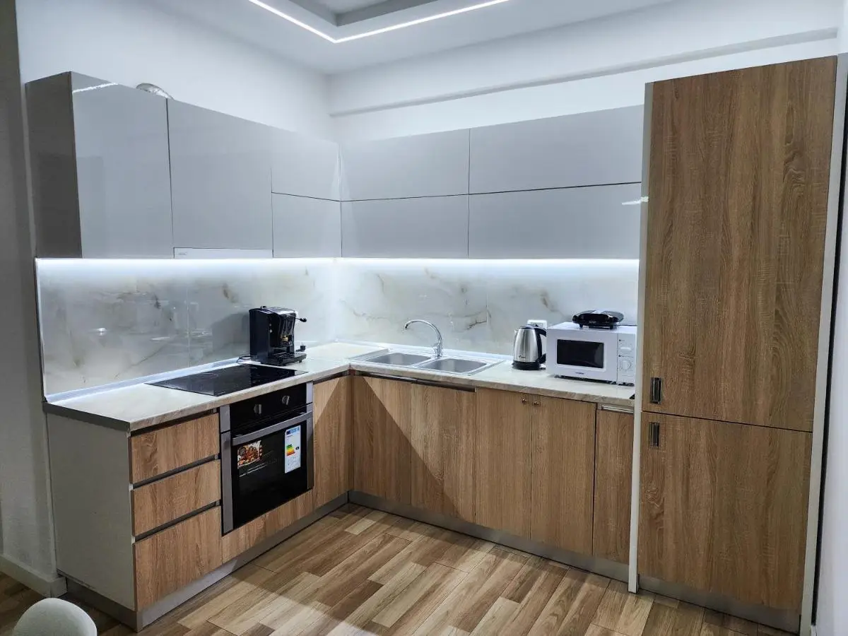 2E Apartment Myslym Shyri