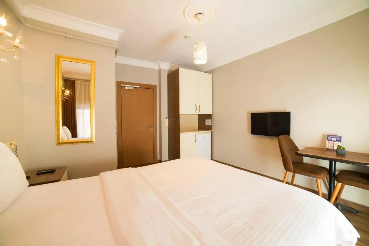 Zendy Suite Hotel