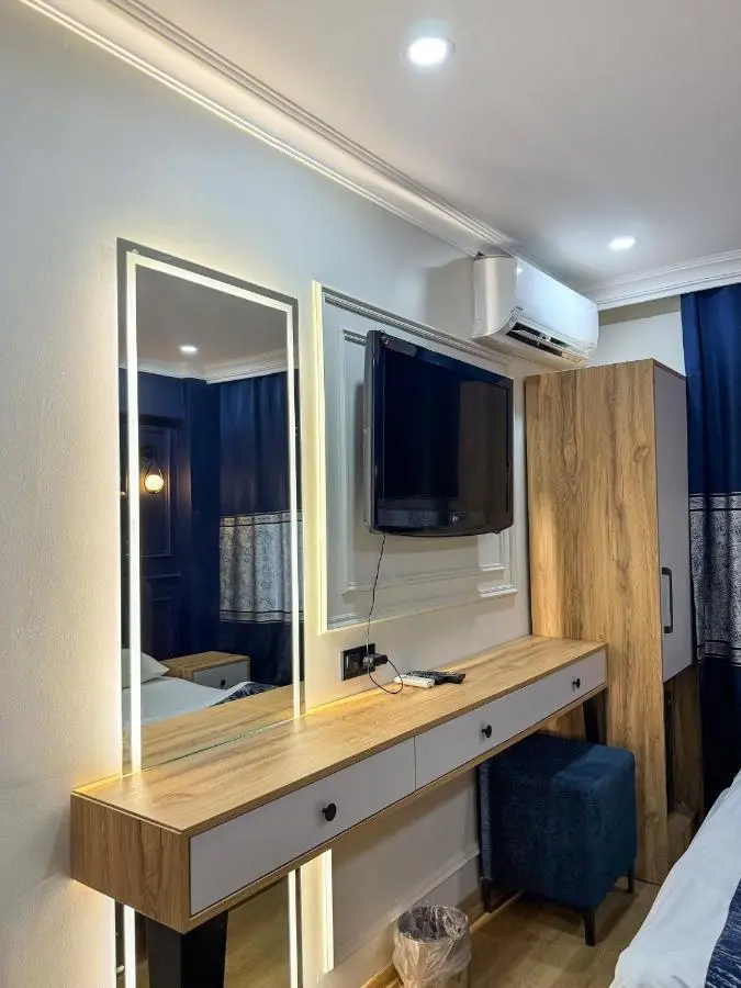 The Reina Hotel