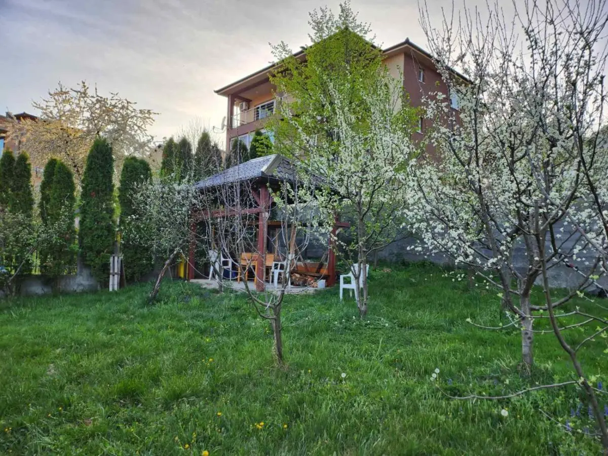 Grand AC Residence with Garden & Parking
