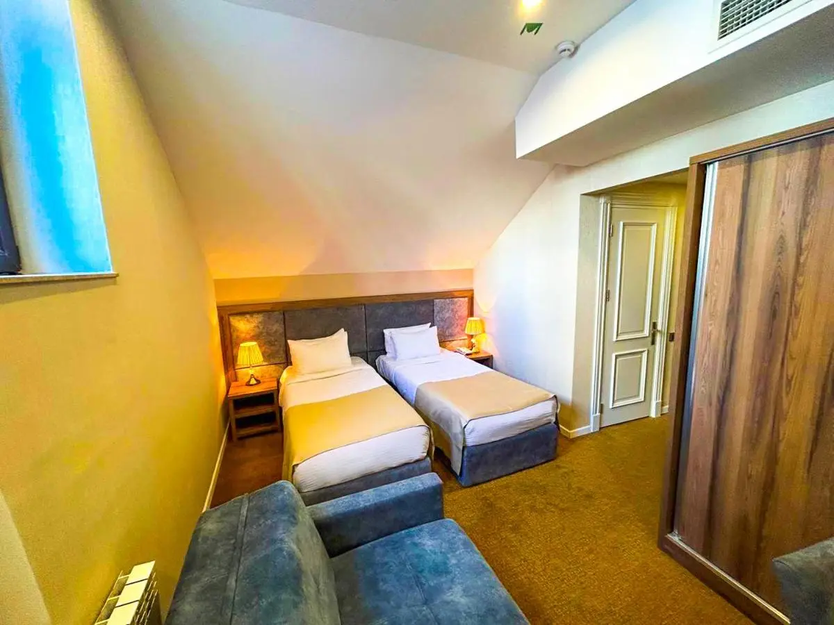 Grand Midway Hotel