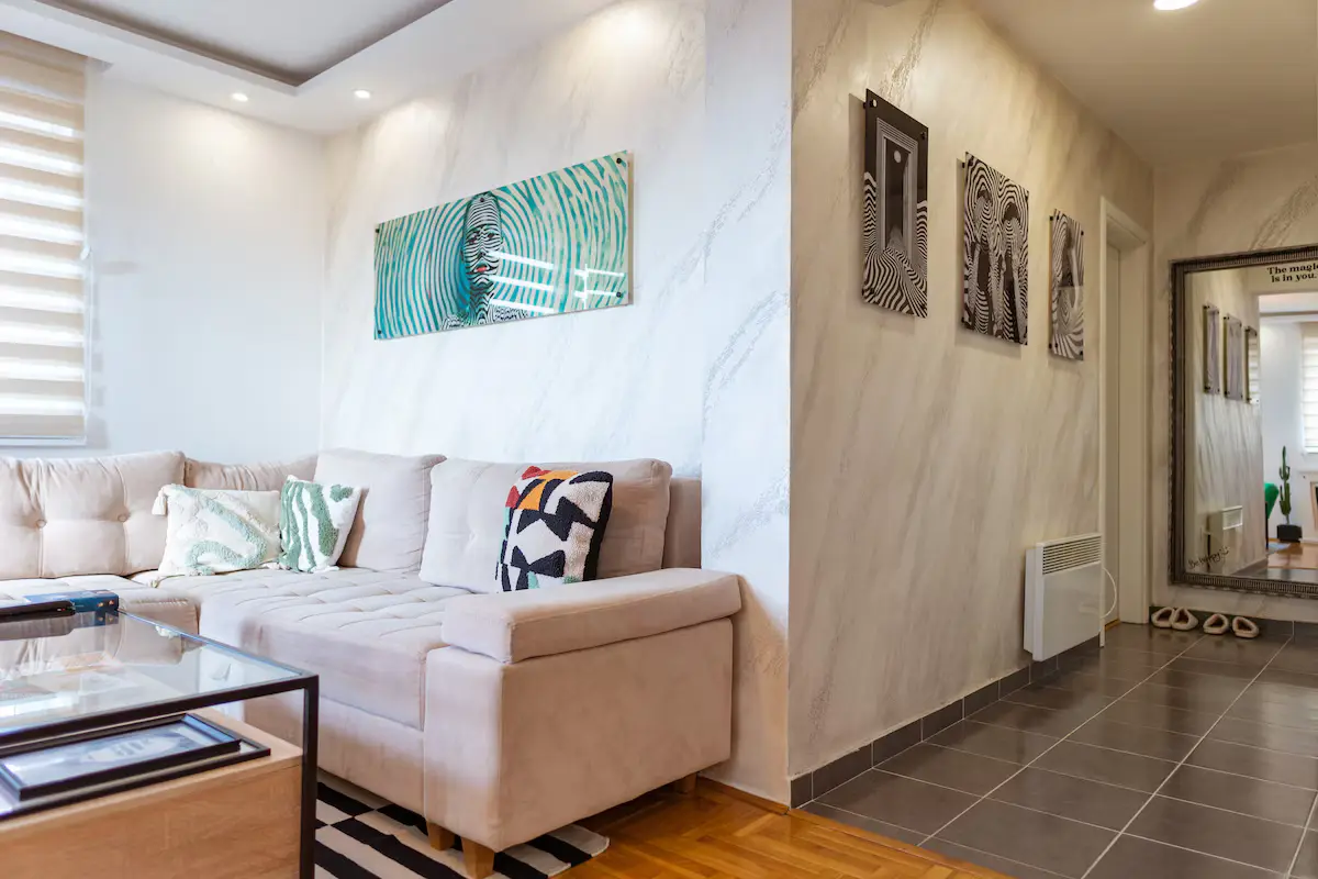 Top Floor Modern Penthouse | Free Parking