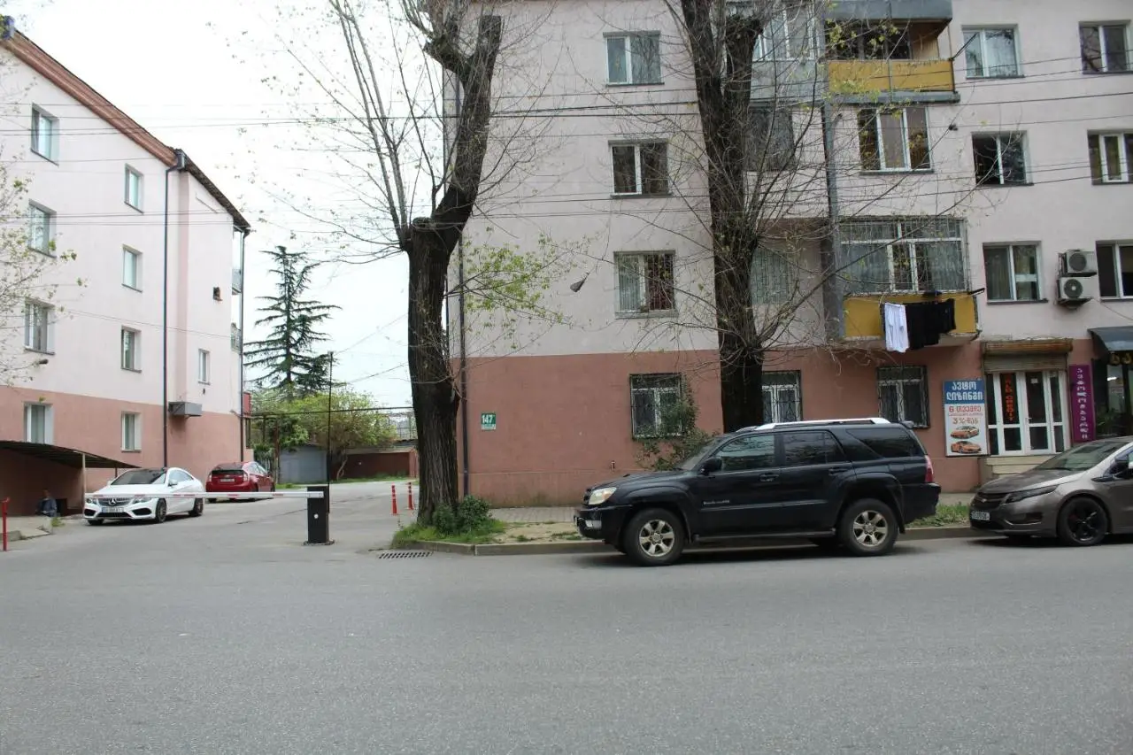APARTMENT #27