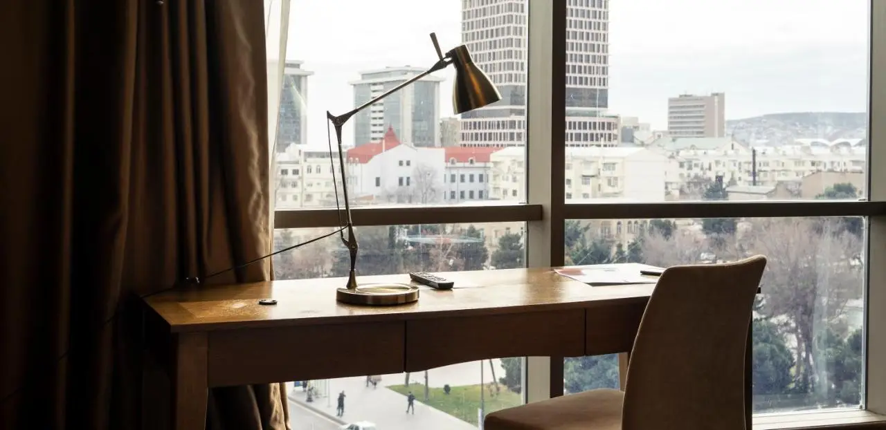 Parkside Hotel & Apartments