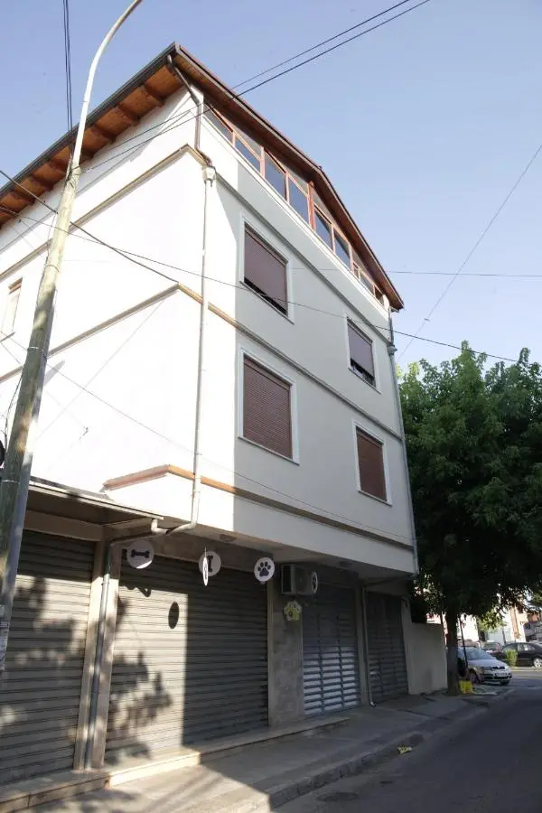 Cozy 2 Bedroom Apartment 10 Min walk to center