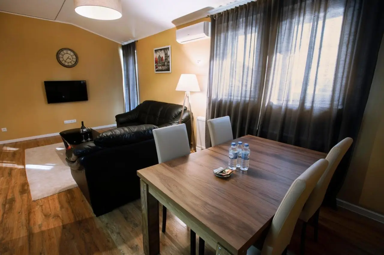 Apart Hotel West