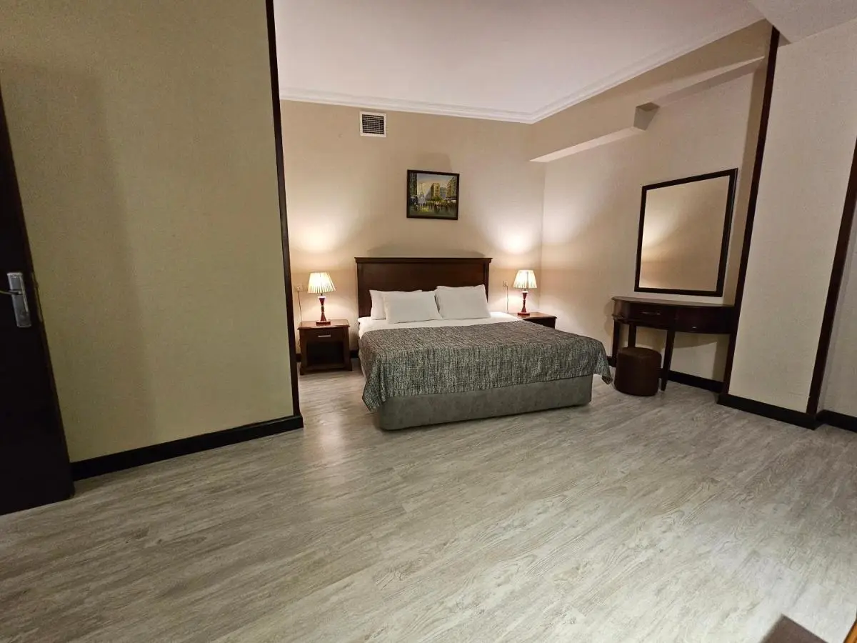 Crown Suites Hotel