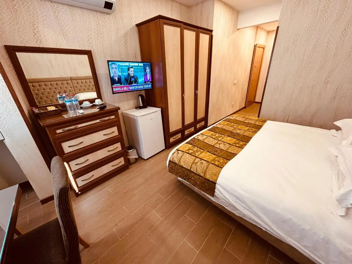Lily Rooms