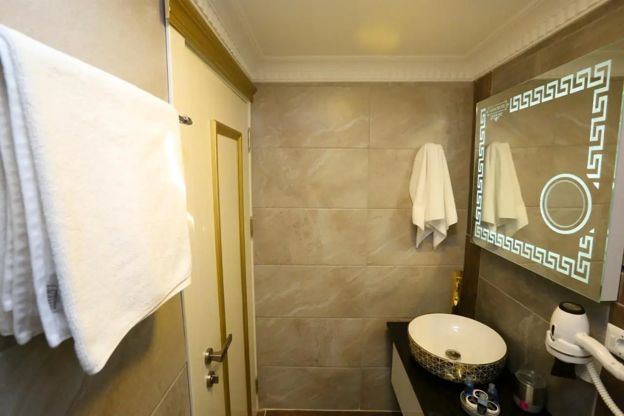 Grand Moon Hotel Suites