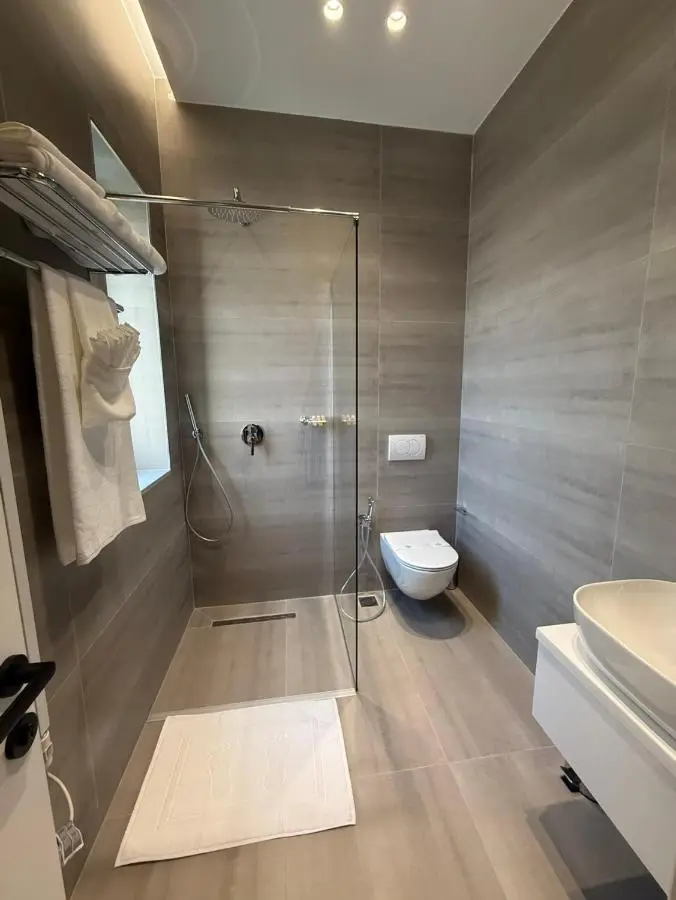 4 Rooms Tirana