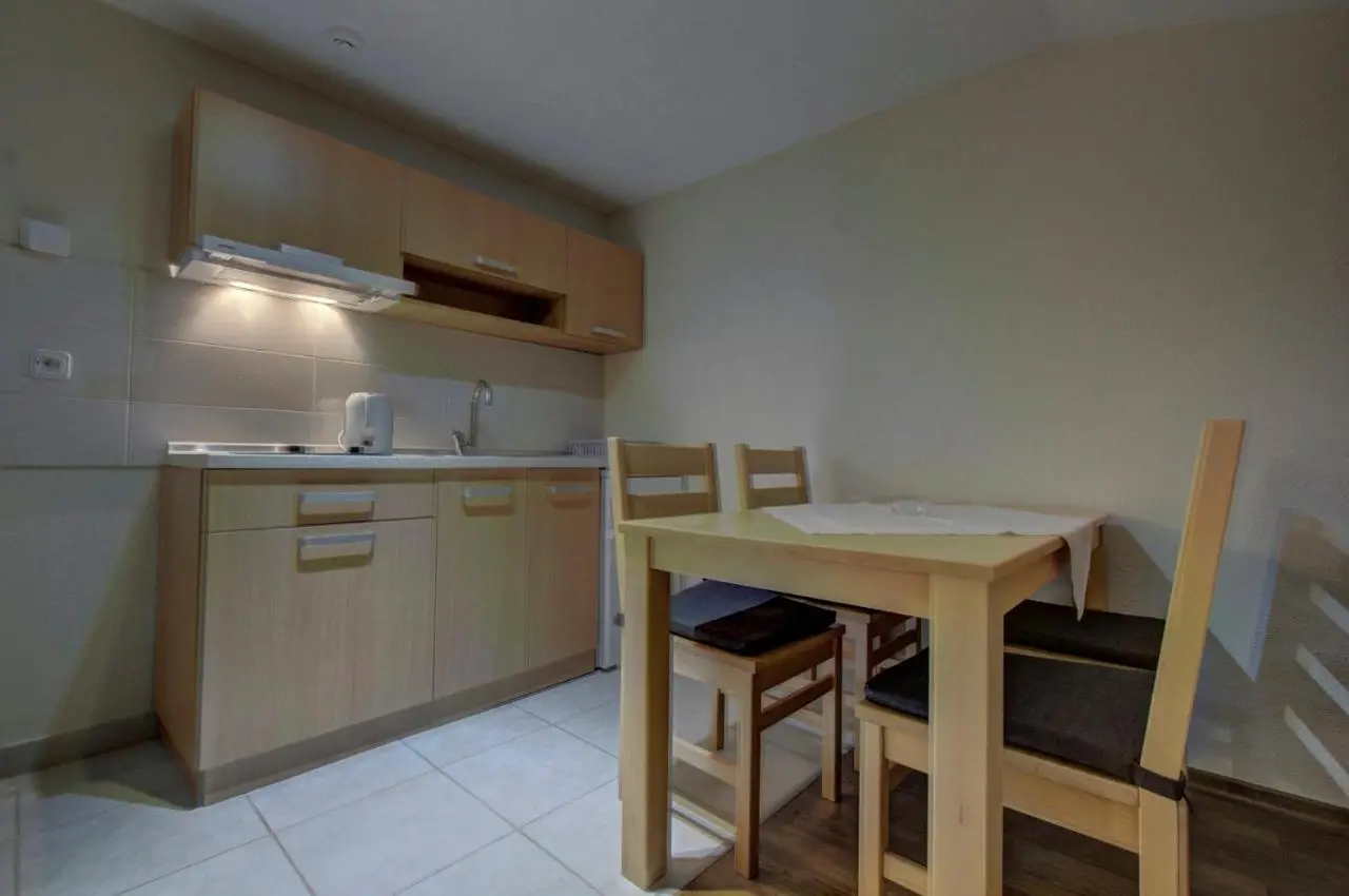 Tihe Noci Motel