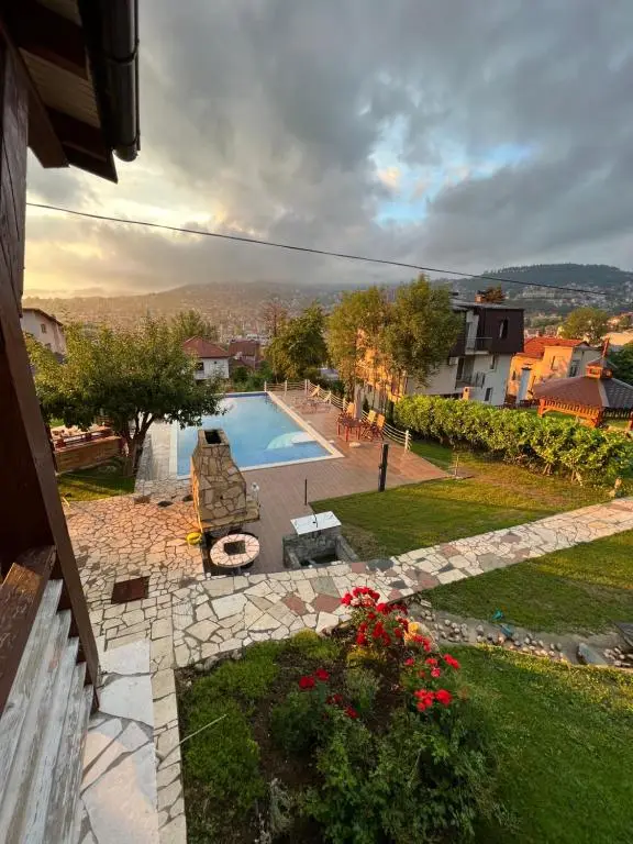 Luxury 2 bedroom apartment with pool