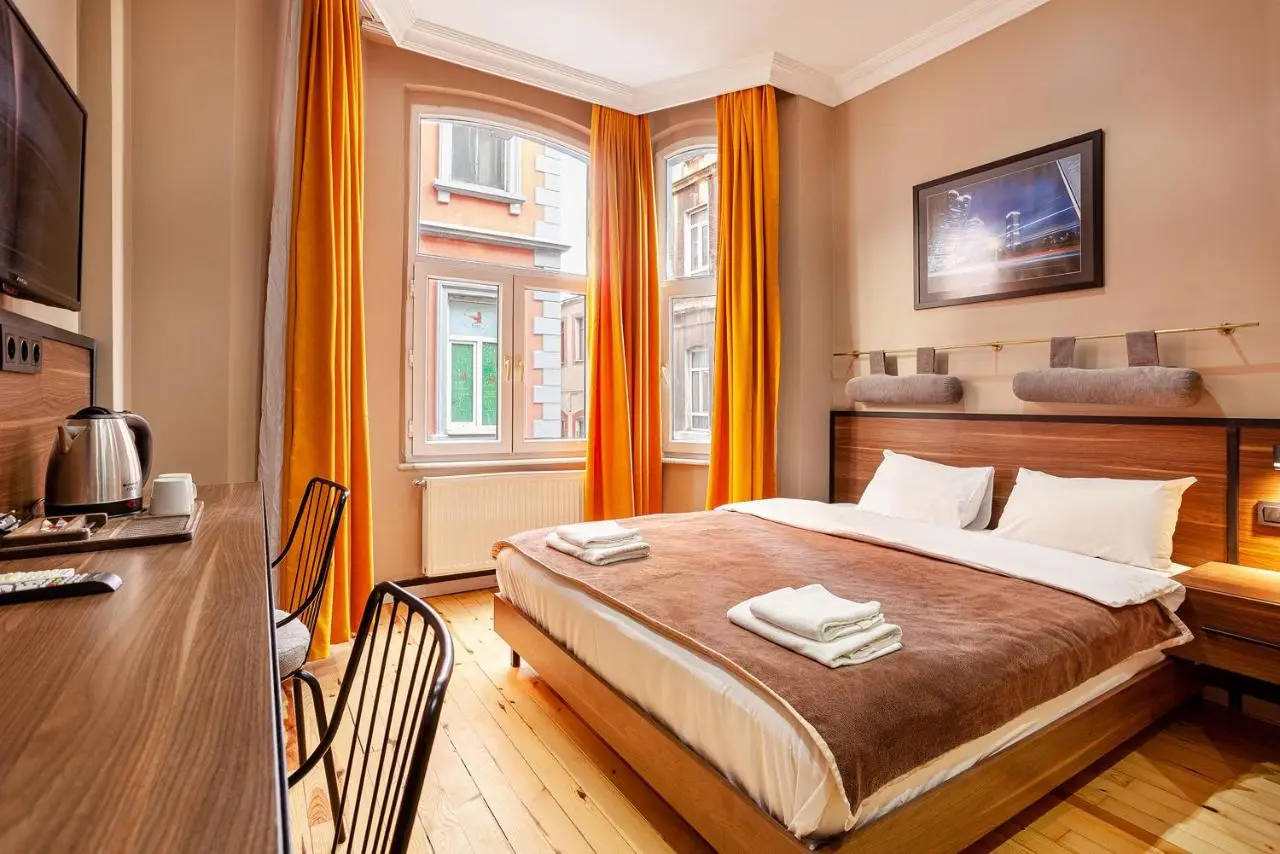 Aram Kerasi Rooms