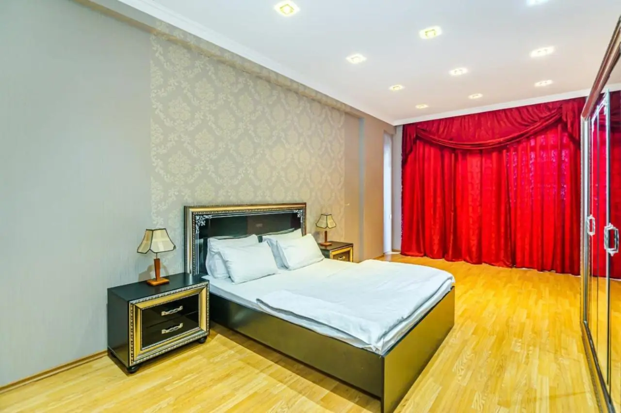 Apartment On Mc Donalds
