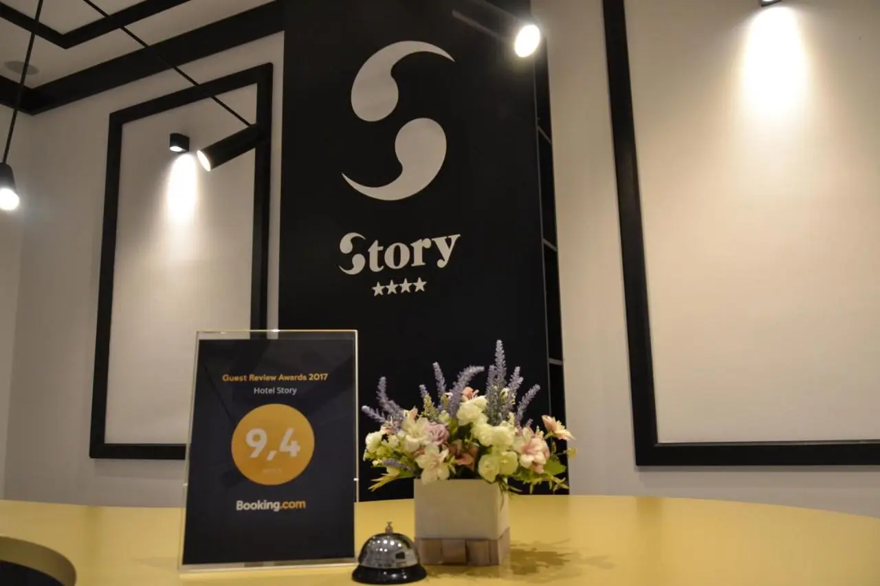 Hotel Story