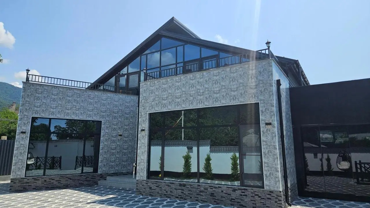 Luxury Milan Mountain Ponoramic Villa, indoor heated pool and jacuzzi with mountain view