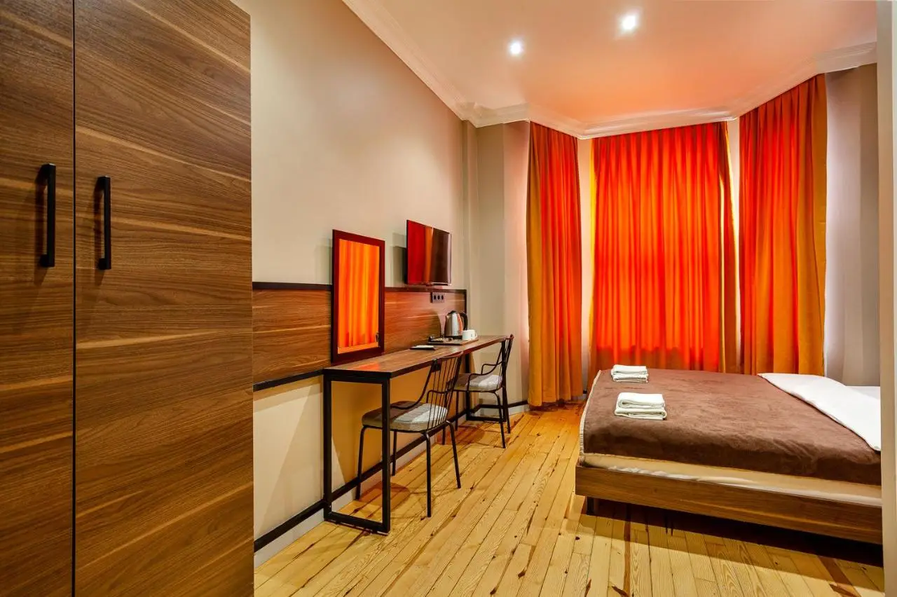 Aram Kerasi Rooms