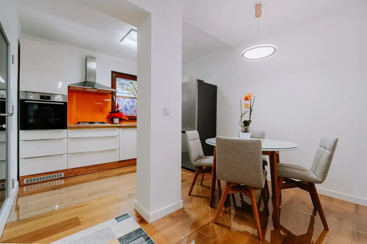 Apartment Jutro with free private parking-garage
